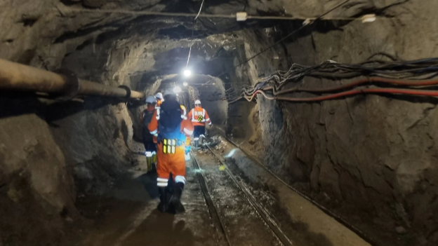 Like a jacuzzi! Hydrogen bubbling in an Albanian mine